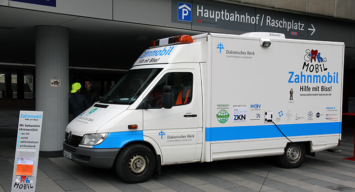 Interview-Zahnmobil-in-Hanover-700x380